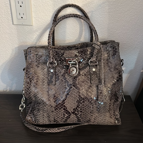 Michael Kors Large Hamilton Python-Print Tote - Picture 5 of 12